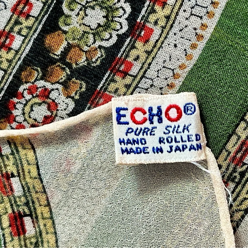 Echo vibrant table